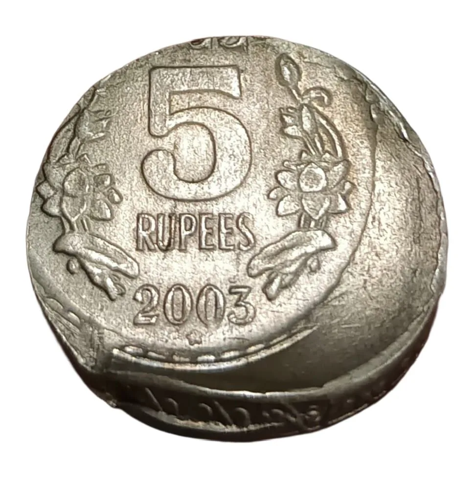 5 Rupees Cu/Ni Year 2003 Hyderabad Mint Bended Off Centre Error **Scare** UNC Grade.
