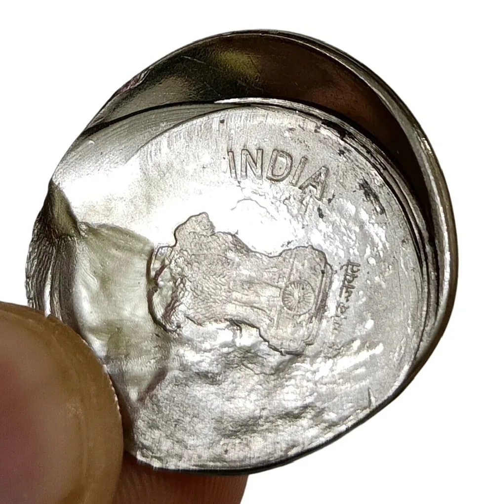 2 Rupees Fss New Issue Year 2019 Small Lion Die Capped, Struck Through Multiple Strikes Errors **Scare** UNC Grade.