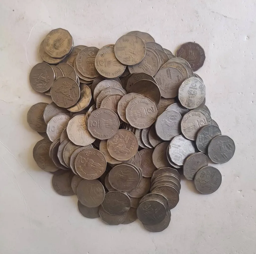 Republic india Small size coin 2 ₹ Mix date 6 gm Denomination 2 ₹ Excellent condition 100 piece given Same and similar piece available
