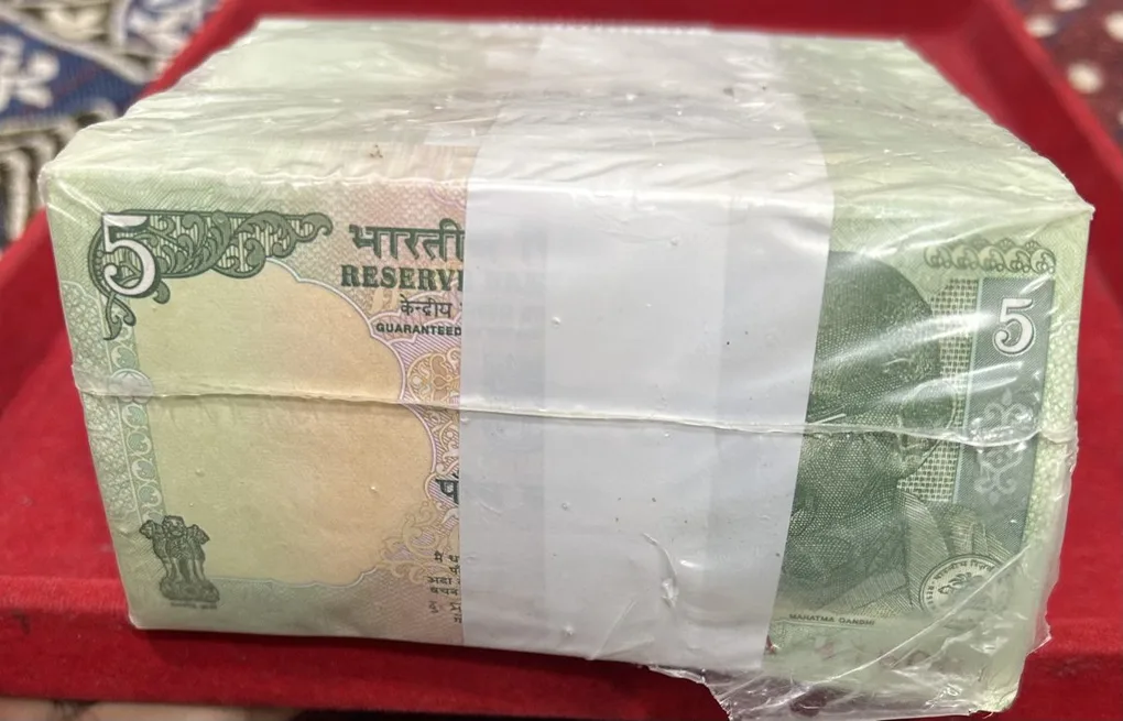 5 Rupees Sealed Mint Pack RIM Subbarao UNC Lowest Price (1000 Note Pack ) RIM