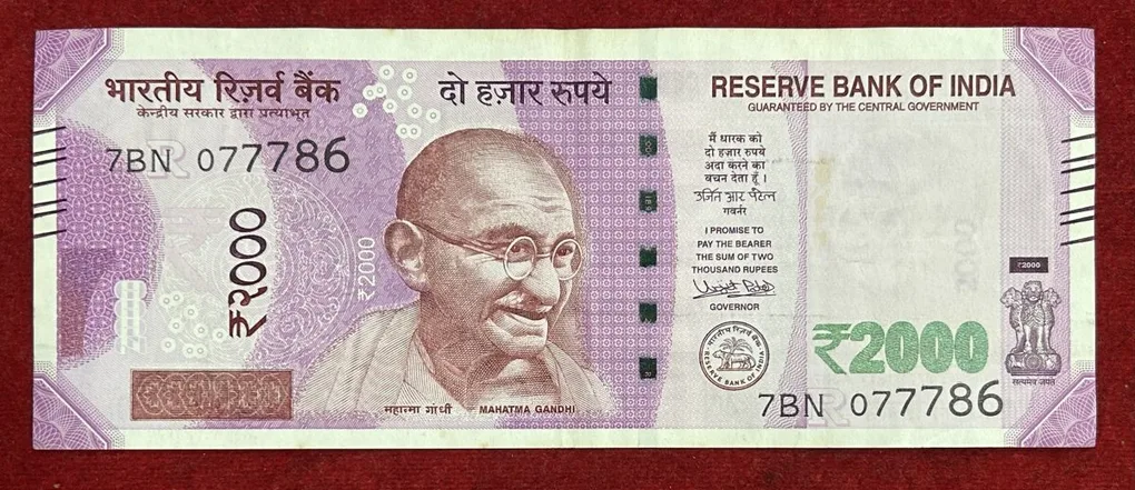 India 2000 Rupees HOLI Number 077786 Used Urjit Patel (Inset '- R Inset ')