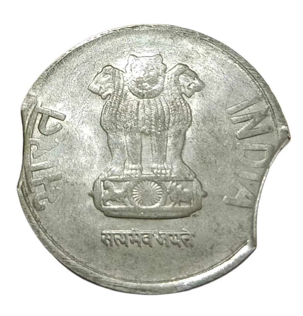 2 Rupees Fss Year 2016 with Double CLIP CUT Error in High Collectable Grade.