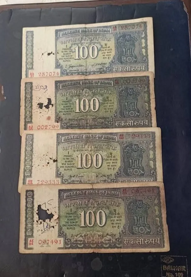Reserve Bank of India Rs 100 note. 4 Different signature Condition as image. Same and similar piece available