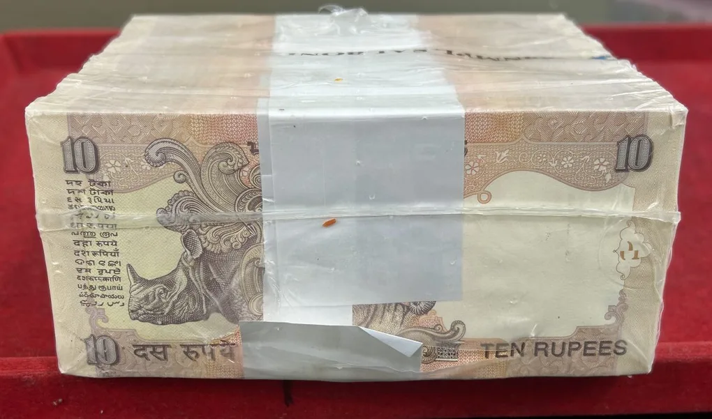 10 Rupees Sealed Pack Rim Old Issue Subbarao 2008 ( R insert ) 1000 Notes 10 Bundle