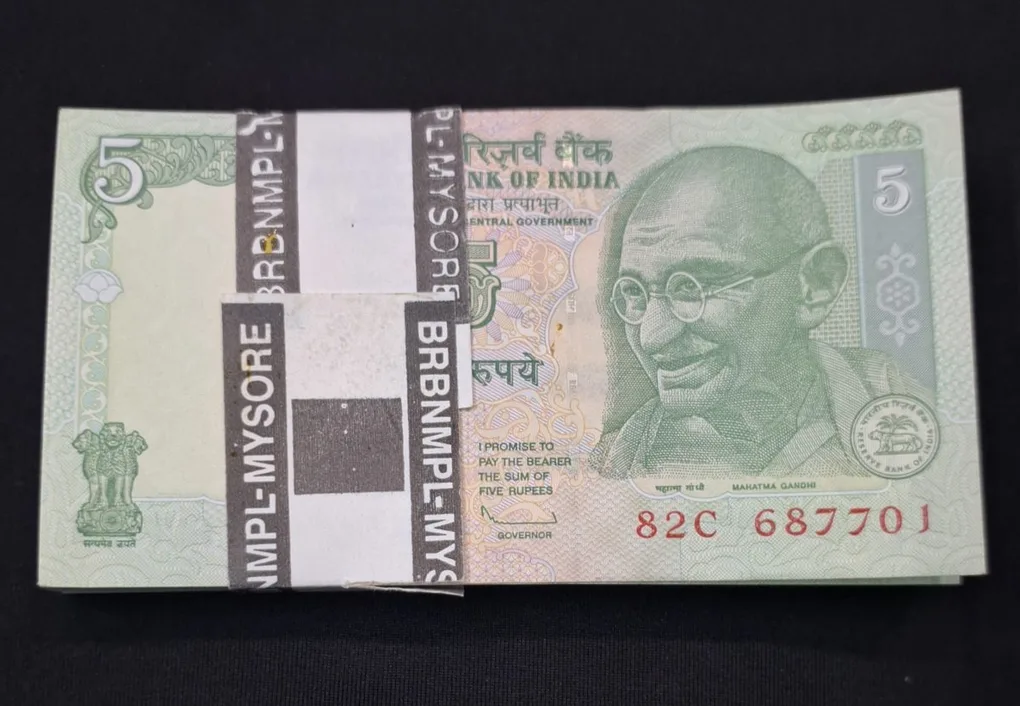 5 Rupee Bundle Fancy Number Starting Reverse 786 and Ending 786 GEM UNC Condition Packet Serial No. 687701