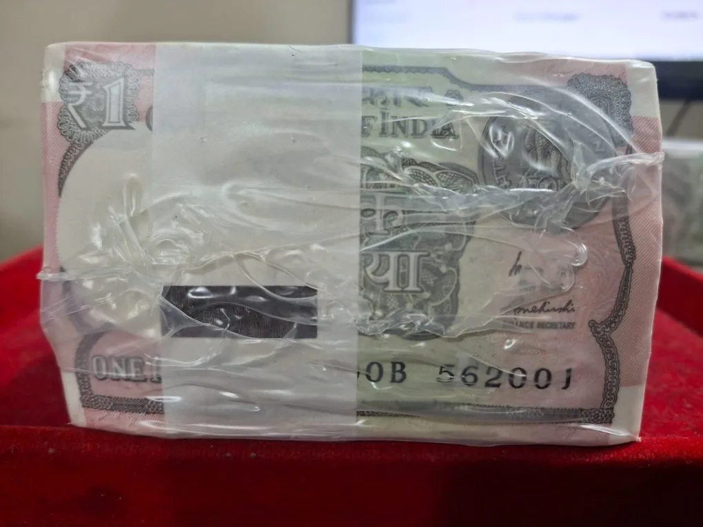 Rare One Rupee 2015 Rare Date Complete RIM Sealed Mint Packed 1000 Notes GEM UNC