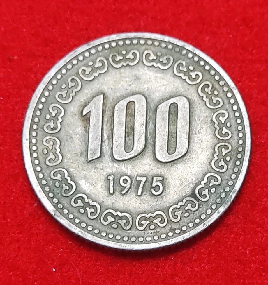 South Korea Coin 100 WON Year 1975