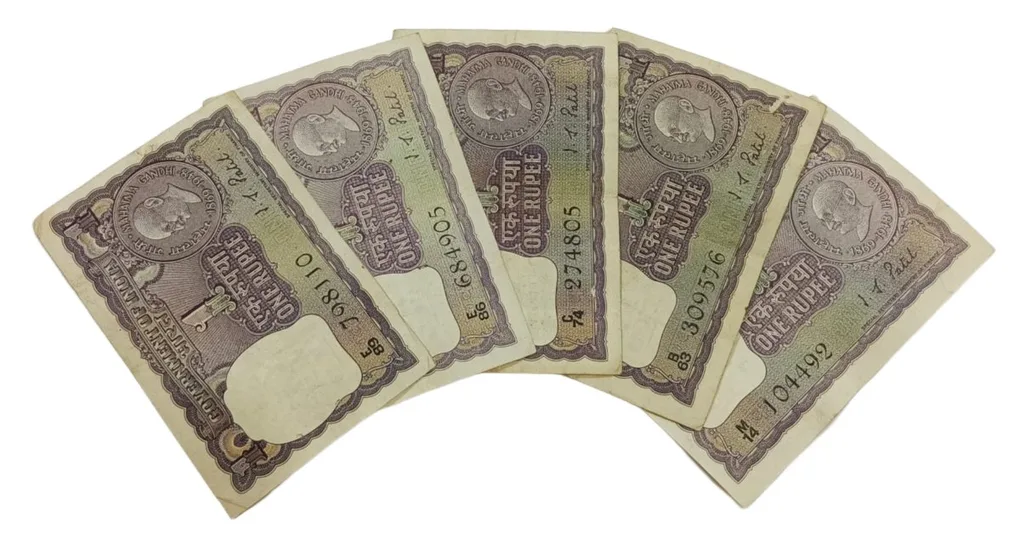 One Rupee Old Commemorative ssue Gandhi Lot 5 Notes are in Collectable Grades.