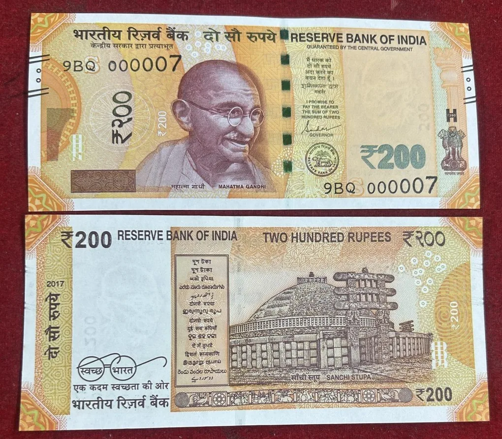 000007 fancy number 200 rupees unc note