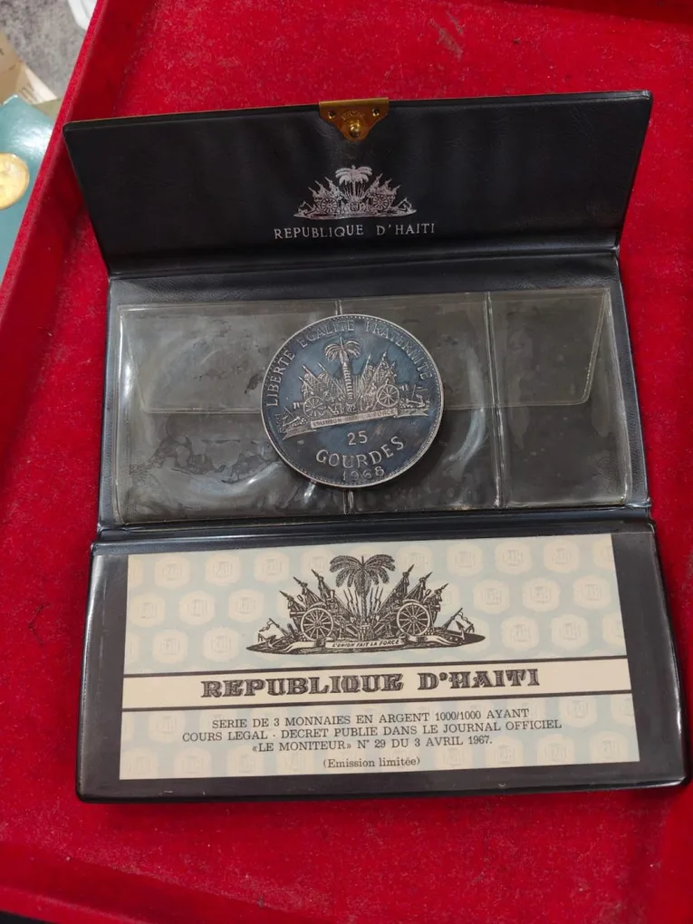 Haiti 25 Gourdes Commemorative issue 10th Anniversary of Revolution - Haitian Art Silver(.999) (Weight 117.8 g) with cover