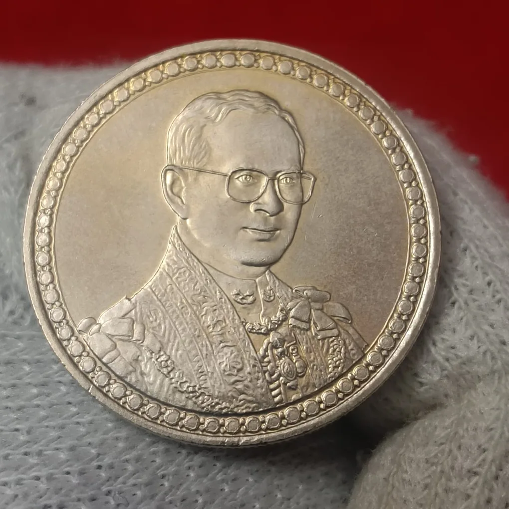 Baht coin issued in 2006 to commemorate the 60th anniversary of King Rama IX's Regin Proof Coin