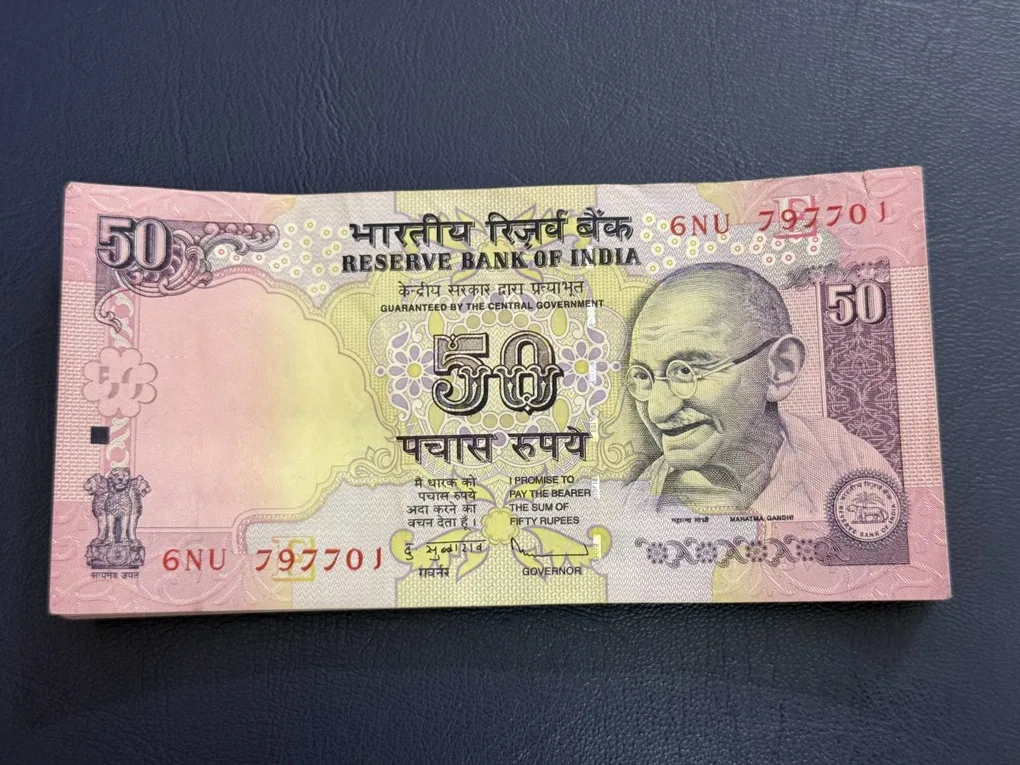 50rs rare issue serial bundle with doubling or ending 786 of year 2009 E inset with little cut on first note on above right side