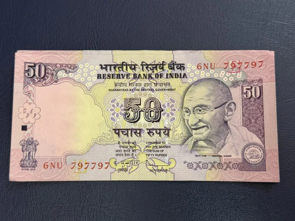 50rs rare issue serial bundle with doubling or ending 786 of year 2009 E inset with little cut on first note on above right side