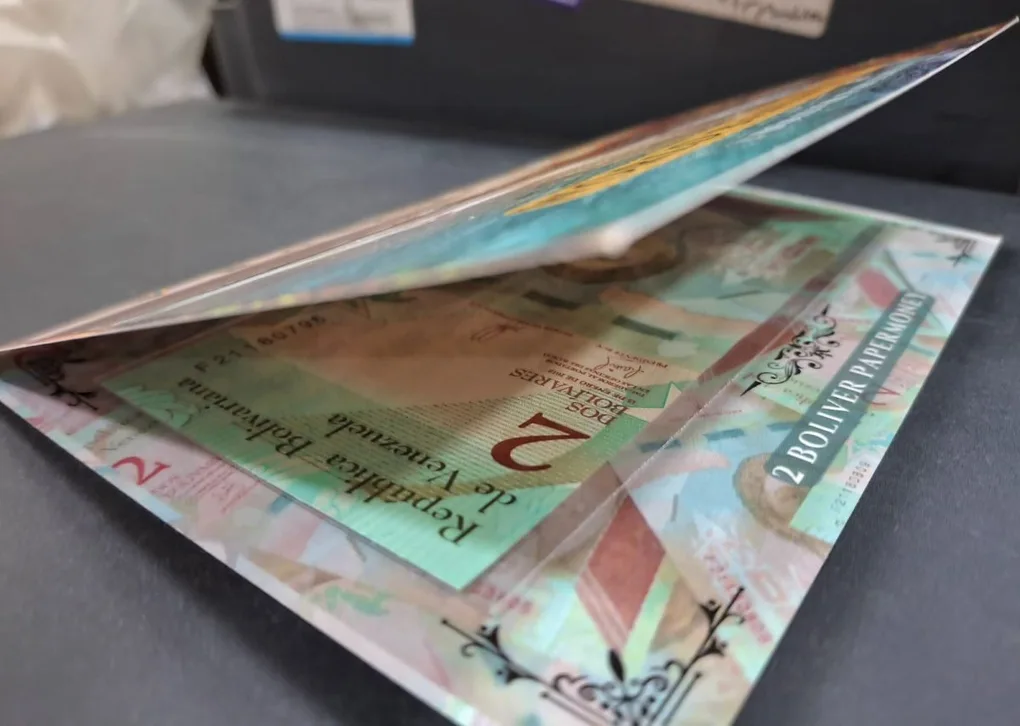 Venezuela 2 Boliver UNC Note with Beautiful Packing