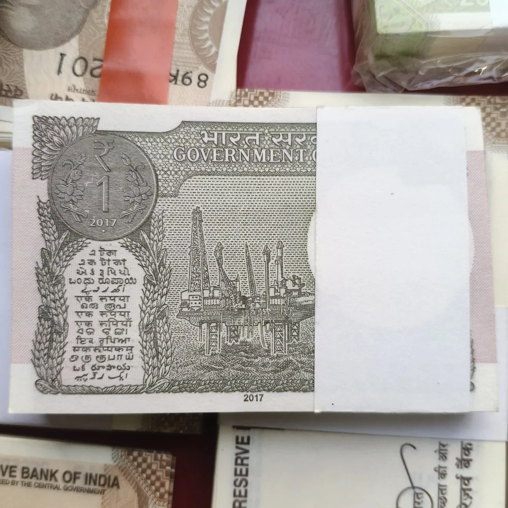 Today Offer🤩 Most Valuable Rare One Rupee Bundle 100 Note Packet Serial Wise New Fresh Notes Sign By Shakti kanta DasYear 2017 Single Bundle Given