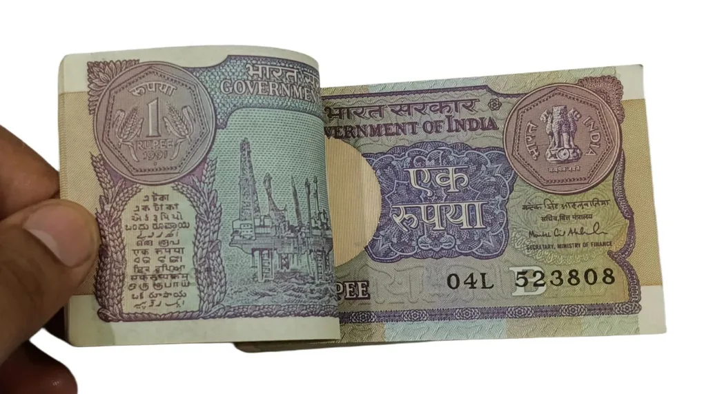 One Rupee Old Issue Year 1991 Sign Montex Singh Aluwalia Serially 100 Notes Complete Bundle **Scare** UNC Grade.