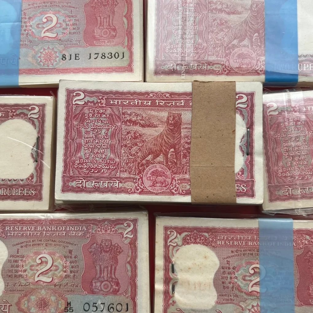 DAM Cheap Sale❤️🤑 Extremely Rare 2 Rupees Tiger Issue 100 Note Fresh Serial Packet Collectable Bundle at Lowest Price 1 Bundle Given