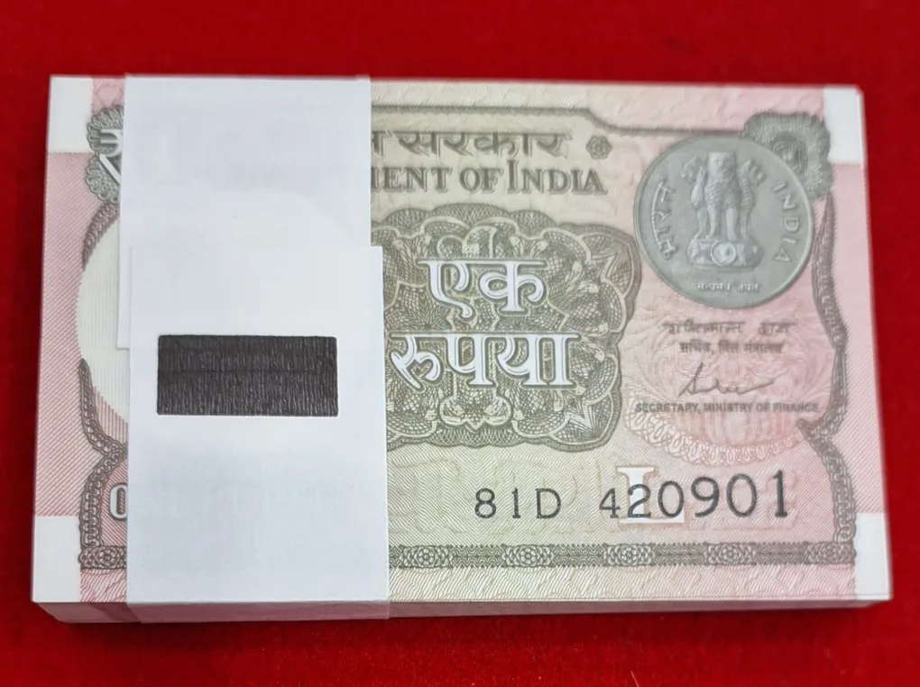 One Rupee Packet Starting 420 GEM UNC Condition Packet Serial No. 420901