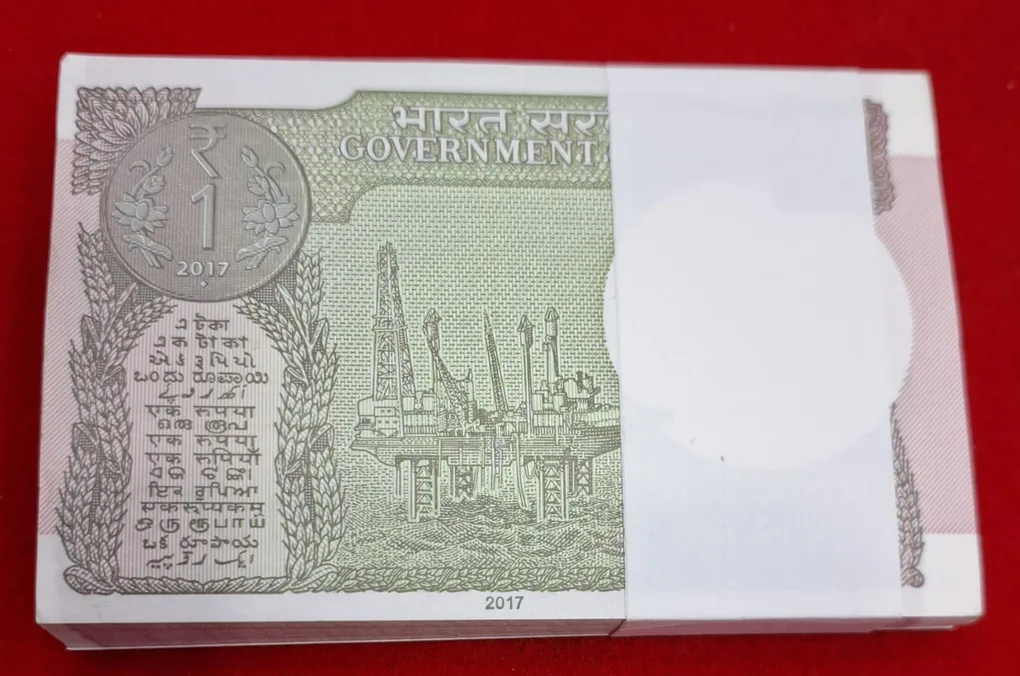 One Rupee Packet Starting 420 GEM UNC Condition Packet Serial No. 420901