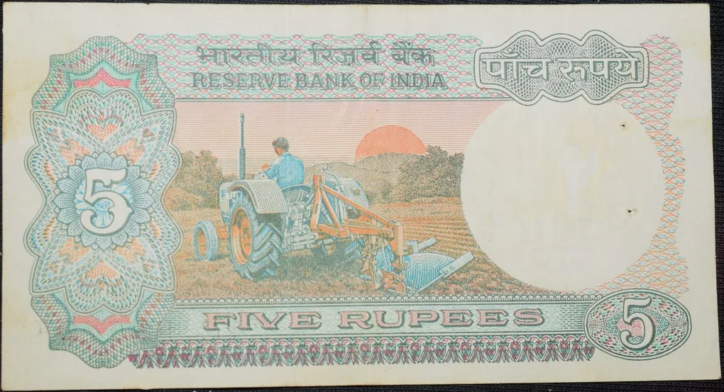 5 Rupees of Republic India (AD 1985-1990) with Farmer ploughing with a tractor while sun is rising - R.N. Malhotra Signature