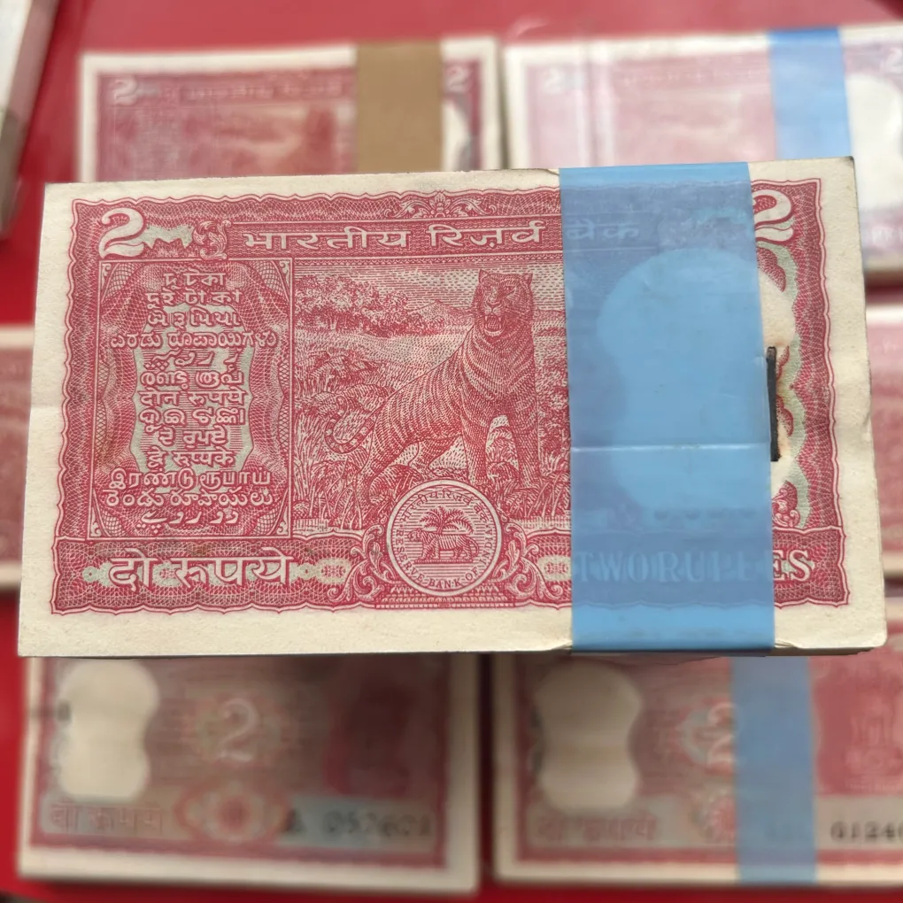 DAM Cheap Sale❤️🤑 Extremely Rare 2 Rupees Tiger Issue 100 Note Fresh Serial Packet Collectable Bundle at Lowest Price 1 Bundle Given
