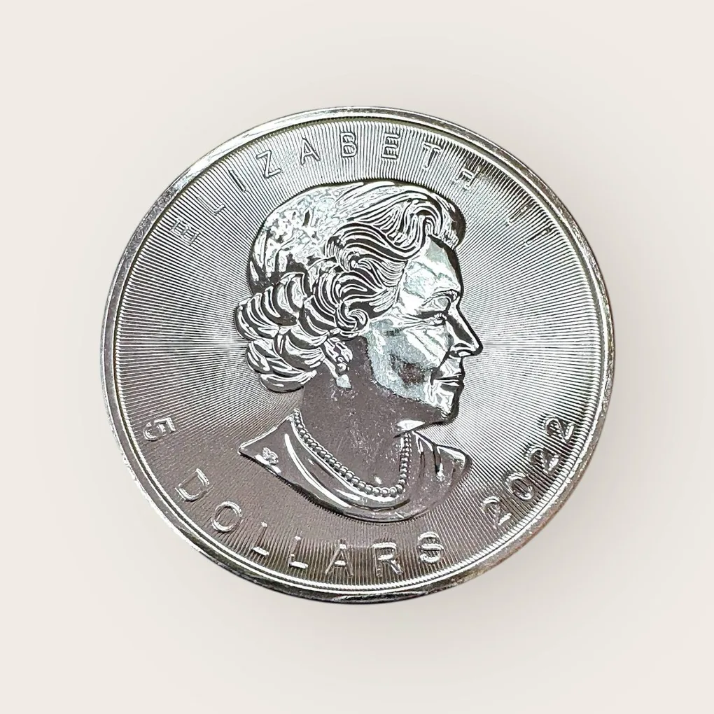 Canada 1 Oz Fine Silver Maple Leaf and Queen Elizabeth II 2022 Issue Very Unique and Rare