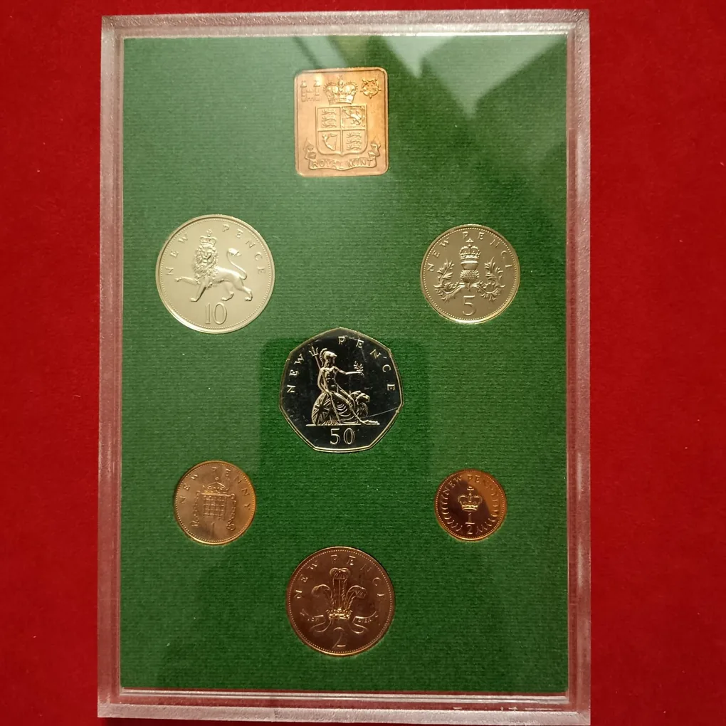 Extremely Rare Coinage of Great Britain Northern Ireland 1975 Year Proof Coin Set