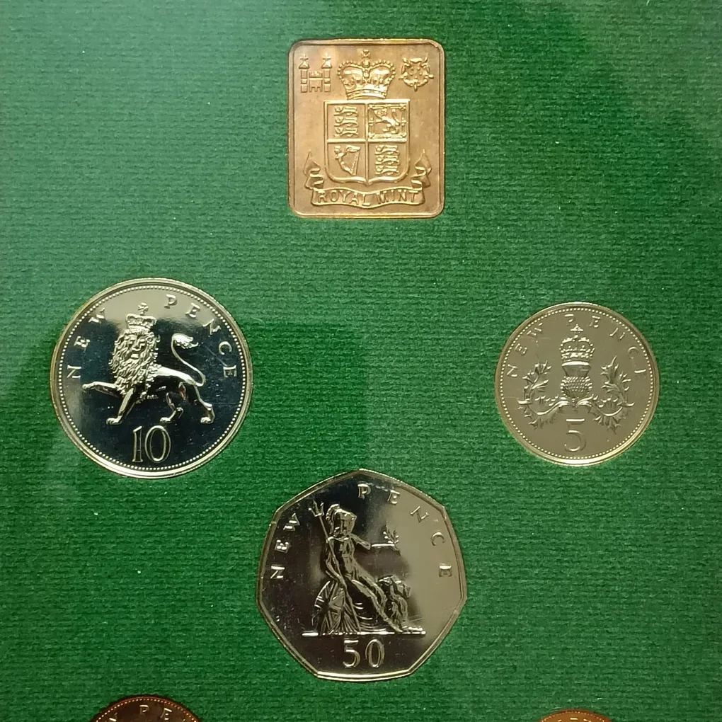 Extremely Rare Coinage of Great Britain Northern Ireland 1975 Year Proof Coin Set