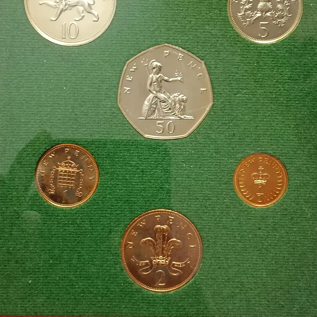 Extremely Rare Coinage of Great Britain Northern Ireland 1975 Year Proof Coin Set
