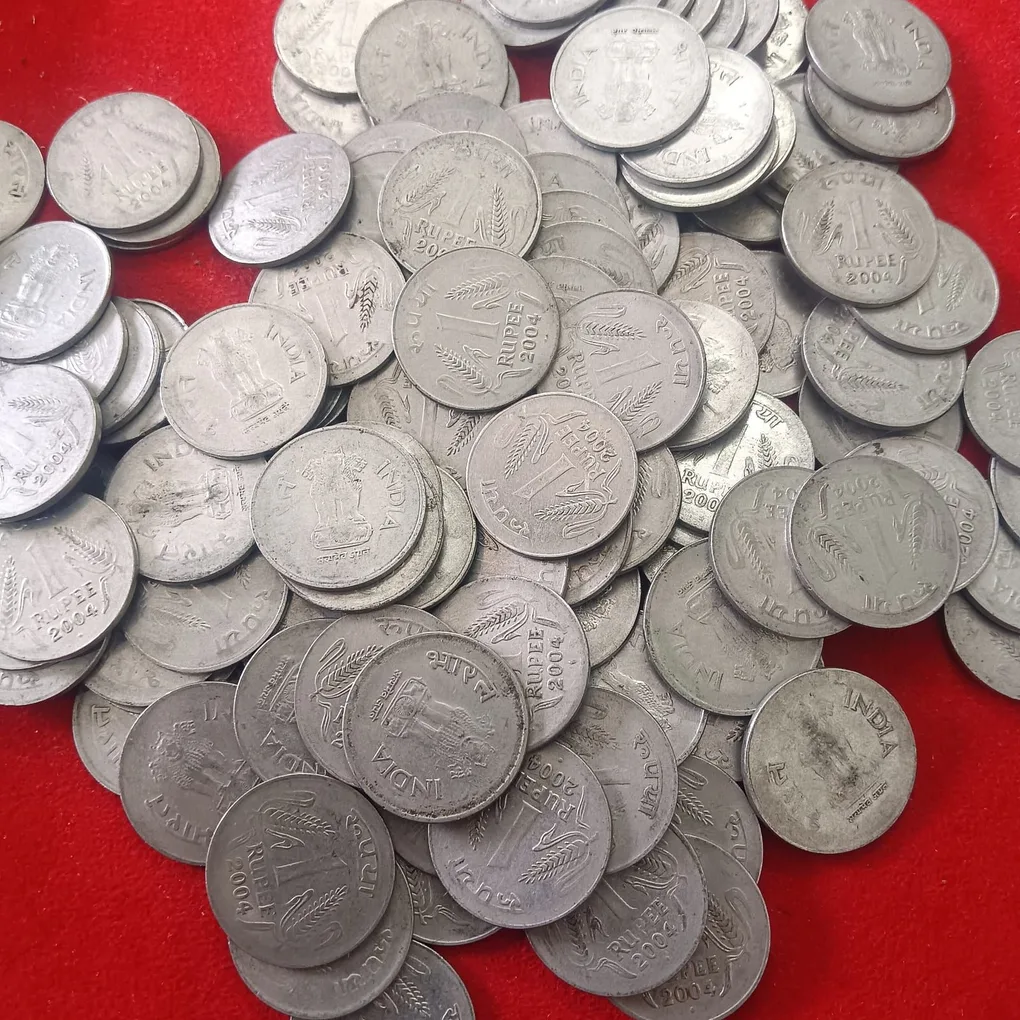 One Rs FSS Crown Coins Same Scare Year 2004 Mix Mints 118 Pcs Given