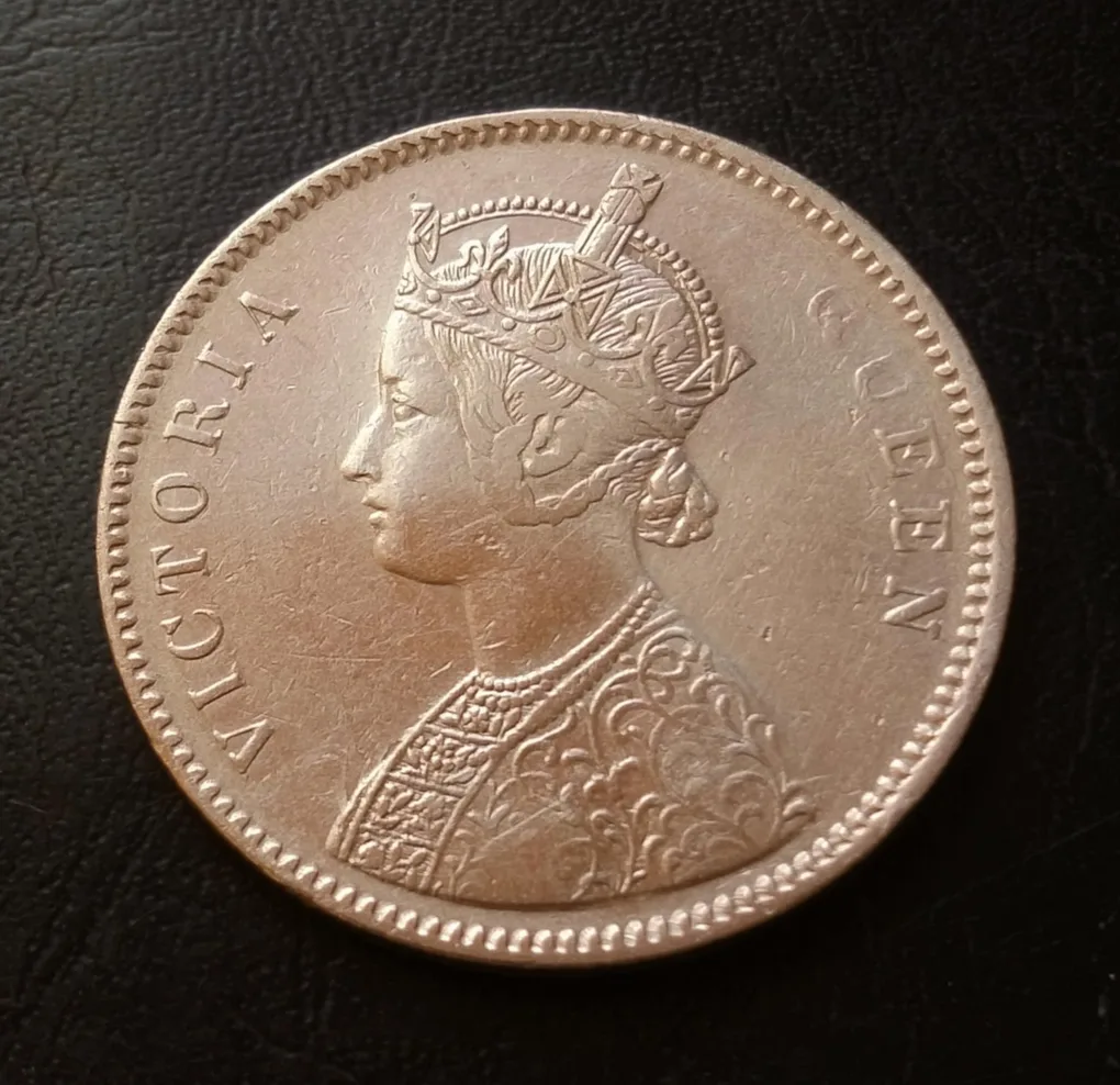 Victoria Queen 👑👑 Year. 1862 DOT Variety .......................... 1862+5=1867 year Weight 11.5 GM Original Gauarantee Excellent Condition Same and similar piece available