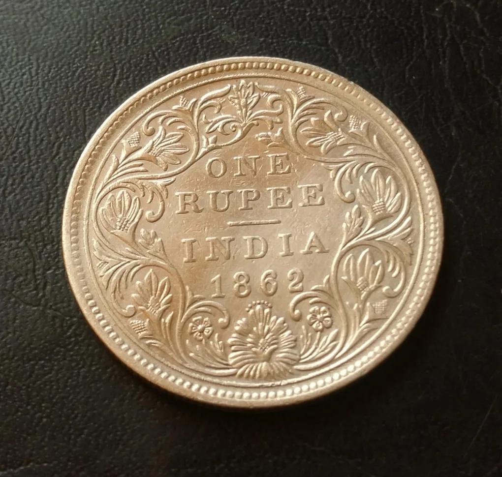 Victoria Queen 👑👑 Year. 1862 DOT Variety .......................... 1862+7=1869 year Weight 11.5 GM Original Gauarantee Excellent Condition Same and similar piece available