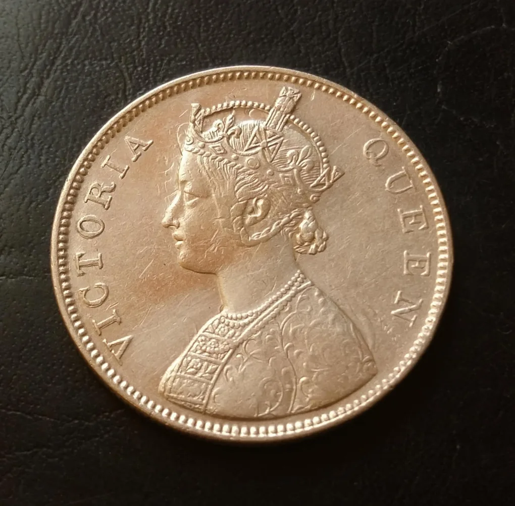 Victoria Queen 👑👑 Year. 1862 DOT Variety .......................... 1862+2=1864 year Weight 11.5 GM Original Gauarantee Excellent Condition Same and similar piece available