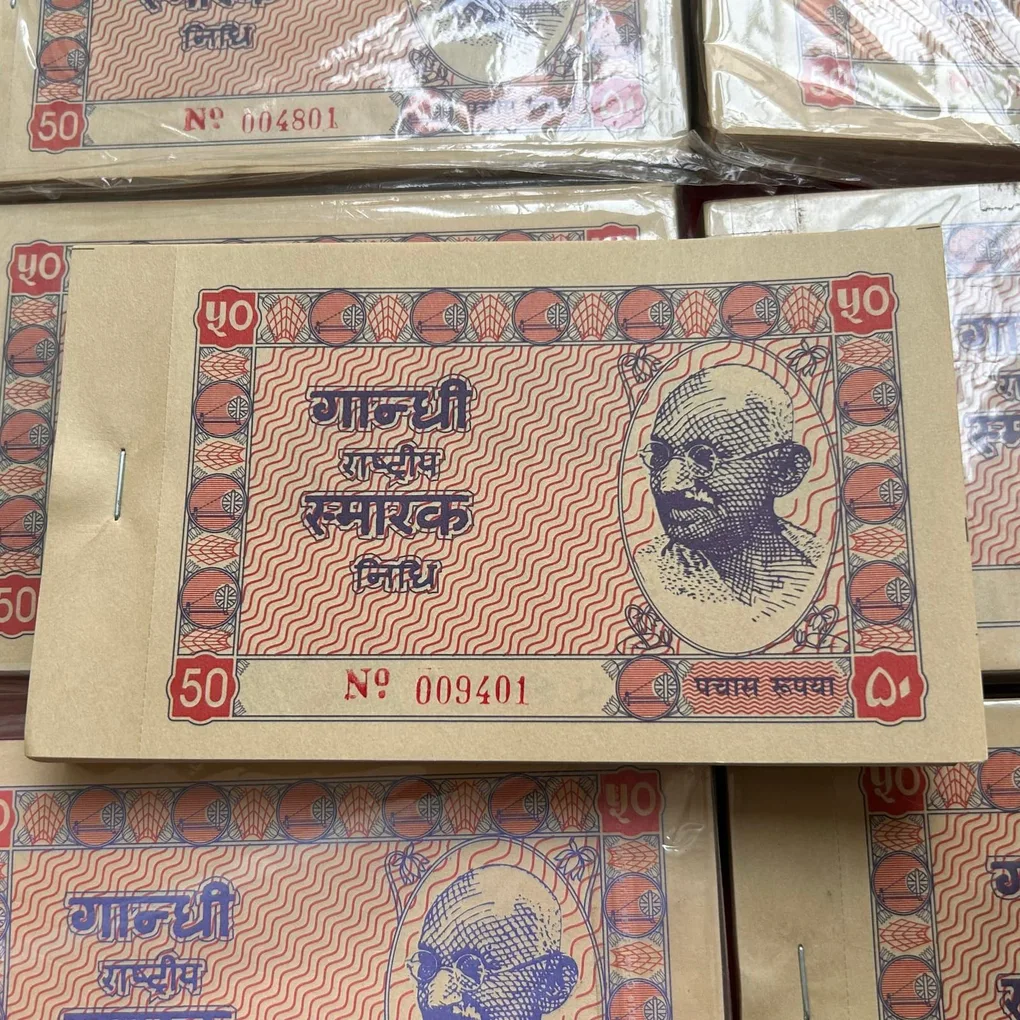 Extremely Rare 50 Rupee Hundi Bundle in GEM UNC Condition Old 100 Currency Note Serial Wise Packet Different Serial No Gaddi Given Gandhi Smarak Nidhi Issue