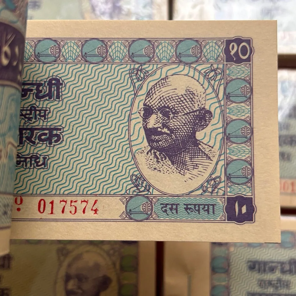 Extremely Rare 10 Rupee Hundi Bundle in GEM UNC Condition Old 100 Currency Note Serial Wise Packet Different Serial No Gaddi Given Gandhi Smarak Nidhi Issue