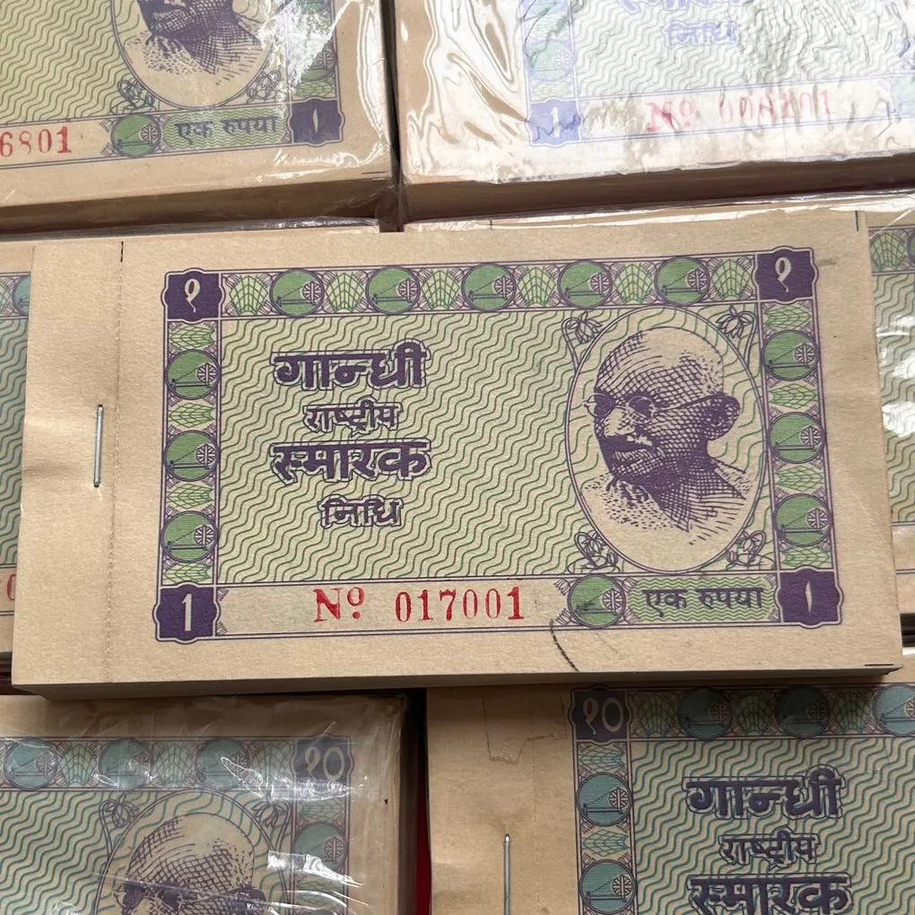 Extremely Rare 1 Rupee Hundi Bundle in GEM UNC Condition Old 100 Currency Note Serial Wise Packet Different Serial No Gaddi Given Gandhi Smarak Nidhi Issue