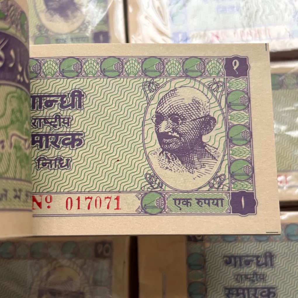 Extremely Rare 1 Rupee Hundi Bundle in GEM UNC Condition Old 100 Currency Note Serial Wise Packet Different Serial No Gaddi Given Gandhi Smarak Nidhi Issue