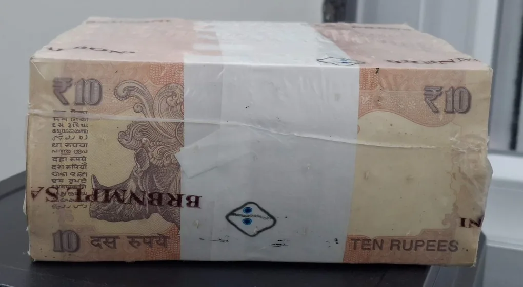 10 Rupees Sealed Pack Rim Old Issue 1000 Notes 10 Bundle (900001)