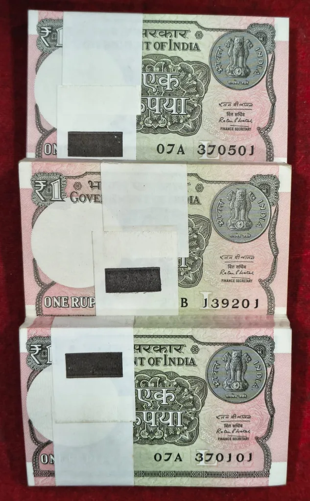 1 Rupees 2016 Governor Ratan P. Watal Rare GEM UNC Serial Packet (Copy)