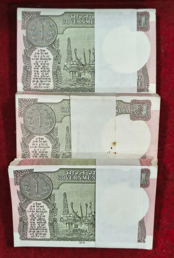 1 Rupees 2016 Governor Ratan P. Watal Rare GEM UNC Serial Packet (Copy)