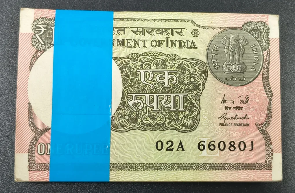 1 Rupees 2015 Governor R Maharshi Rare GEM UNC Serial Packet