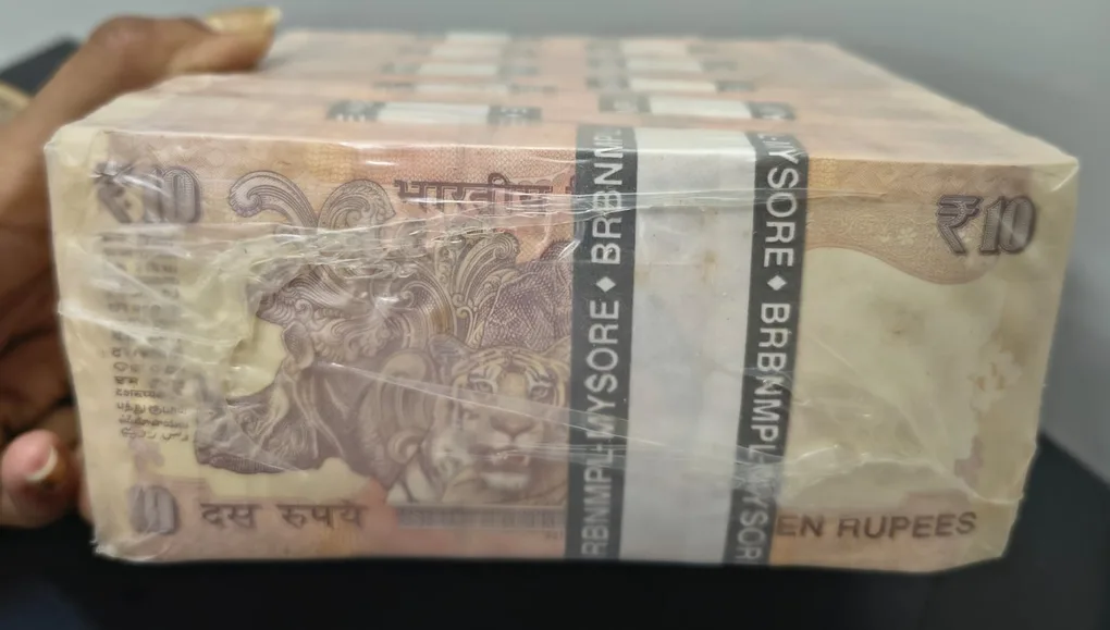 10 Rupees Sealed Pack Rim Old Issue D.subbarao ( plane insert ) 1000 Notes 10 Bundle