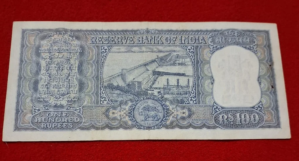 Rare 100 Rupee Diomond Issue L.K jha serial No. AB92 979400
