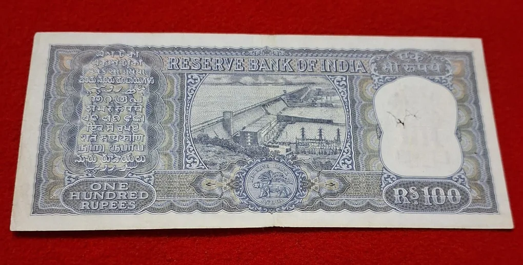 Rare 100 Rupee Diomond Issue P.C. Bhattacharya serial No. AA/42 853437