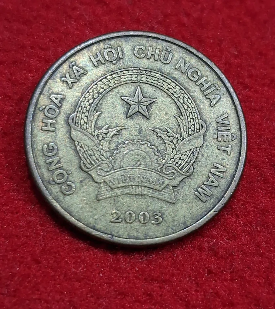 Vietnam 2000 DONG Coin