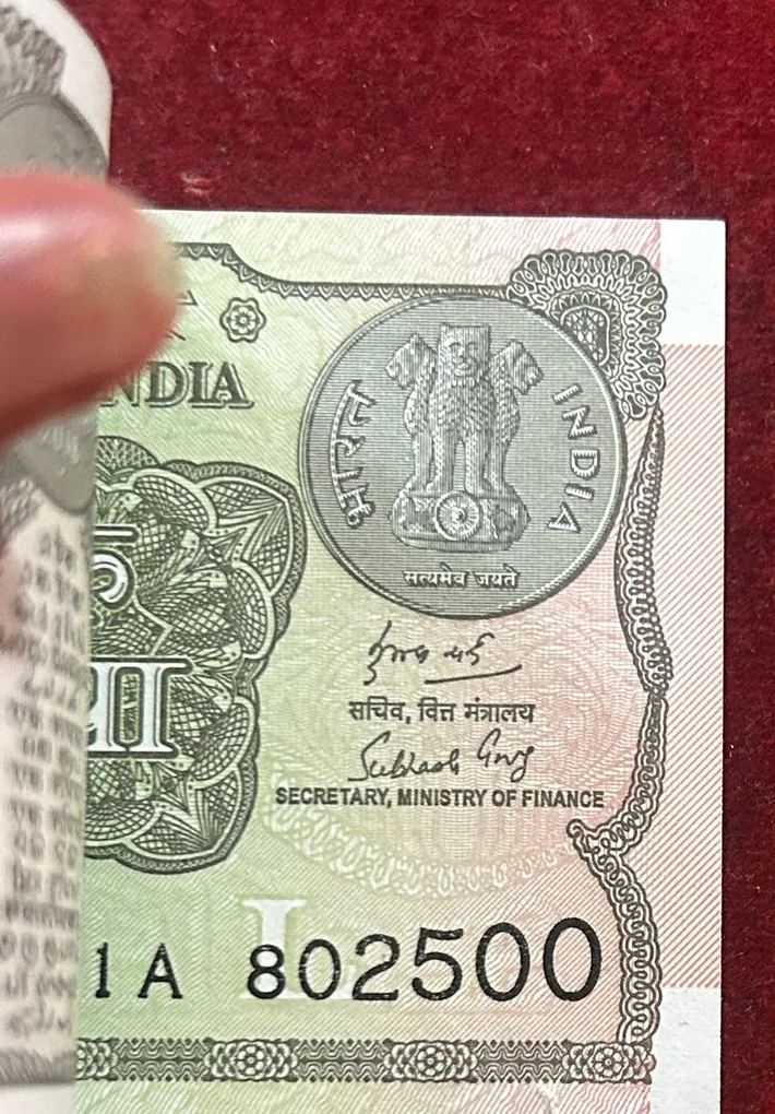 2018 one ruppes packet 99 note plus one note star ⭐ extermaly rare packet