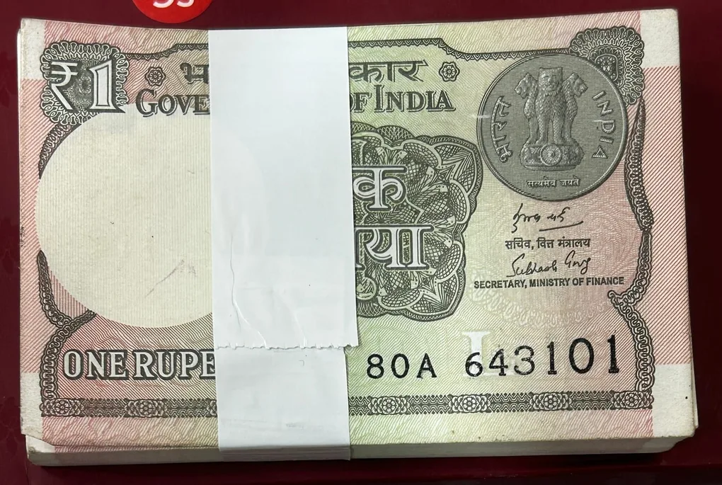 1 Rupees 2018 Governor Subhash GARG Rare GEM UNC Serial Packet