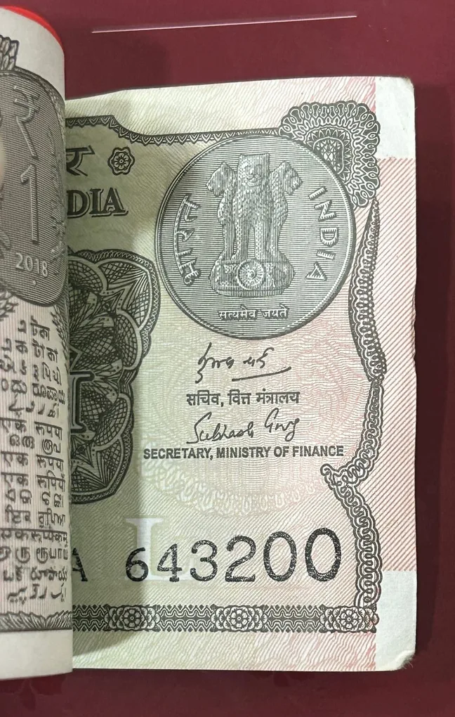 1 Rupees 2018 Governor Subhash GARG Rare GEM UNC Serial Packet