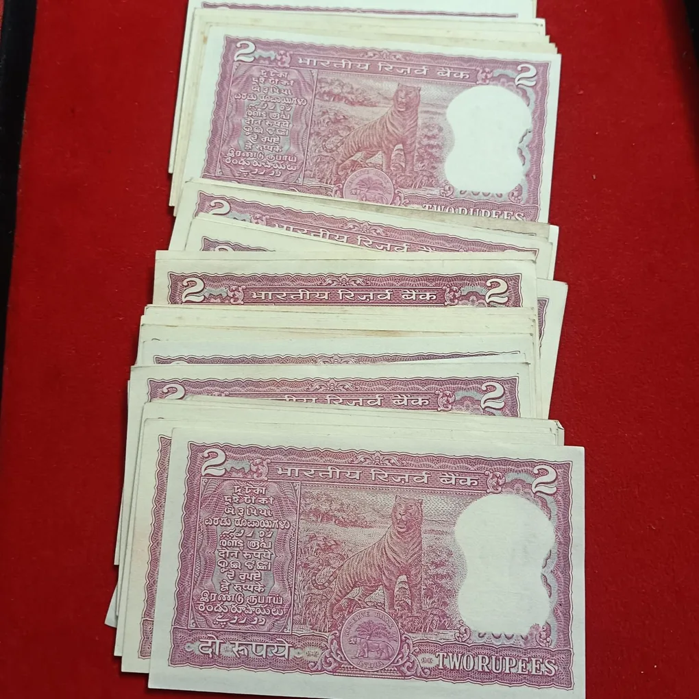 Two Rs Tiger Notes Rare Governor S.Jaganathan 100 Pcs Given