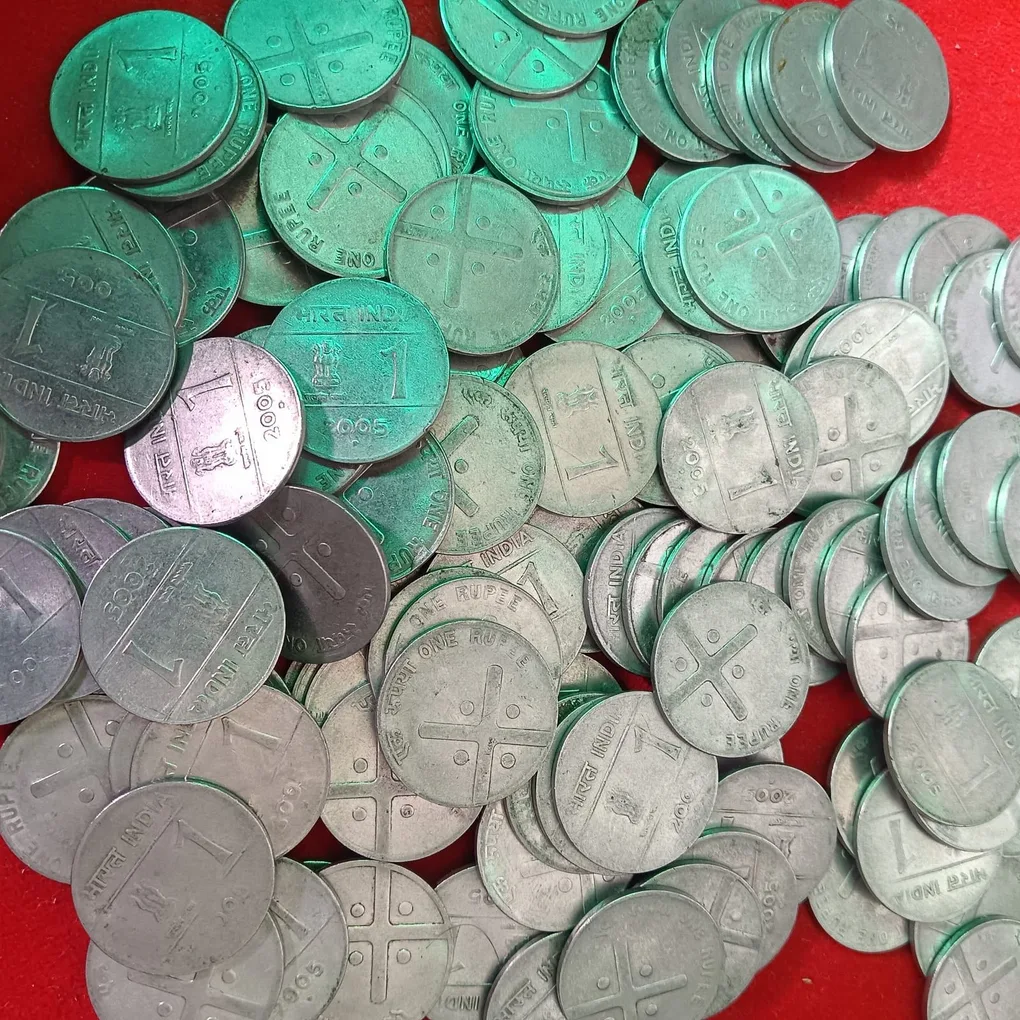 One Rs Scare Cross Coin 2005 Year Mix Mints 50 Pcs Given Good Condition Coins